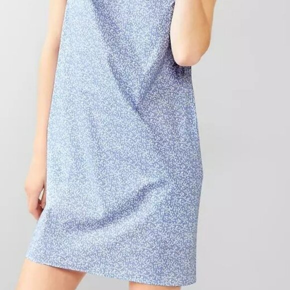 Retro Printed twist-back dress, blue and white digital graphic print Shift Dress - Picture 3 of 16